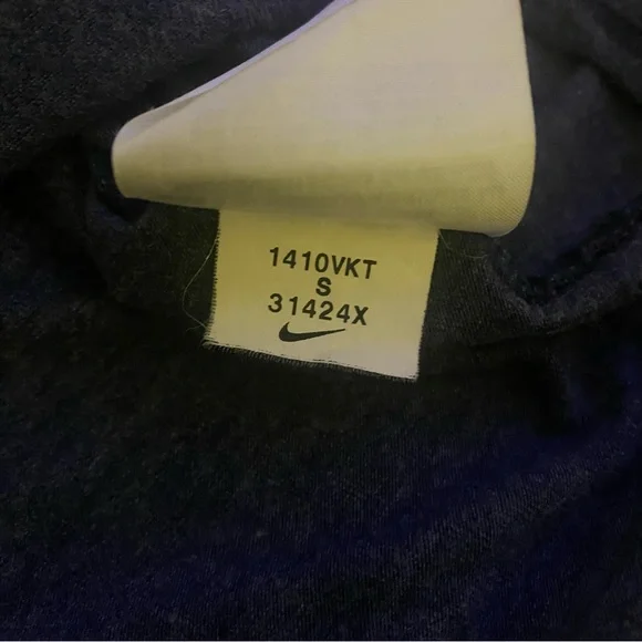 Nike Women's Navy New York Graphic Tee S EUC - Picture 6 of 6
